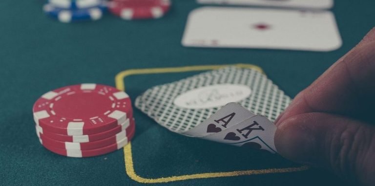 Perbandingan tampilan aplikasi native dan browser id slot
